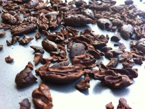 Biljke koje su promijenile svijet: kakao Roasted_cocoa_nibs